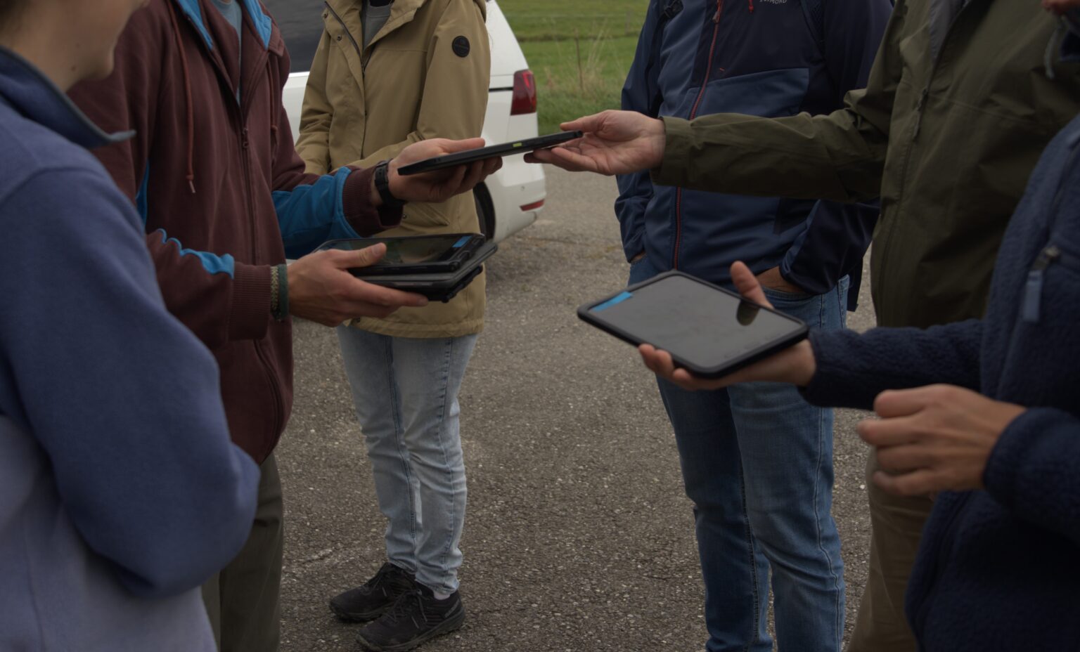 Symbolbild: Tablets im Einsatz zur pedologischen Beschreibung